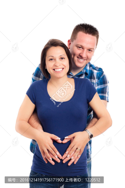 快樂懷孕夫婦微笑