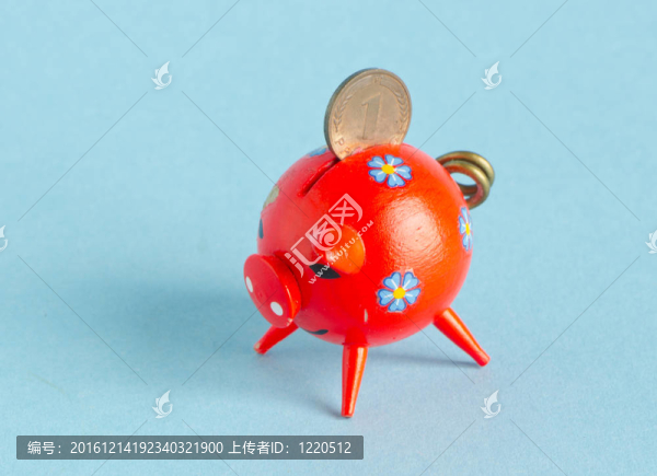 紅色與藍(lán)色背景上的芬尼撲滿