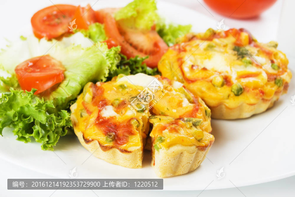 迷你乳蛋餅和蔬菜