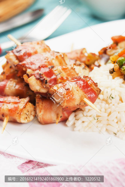 熏肉和雞肉串