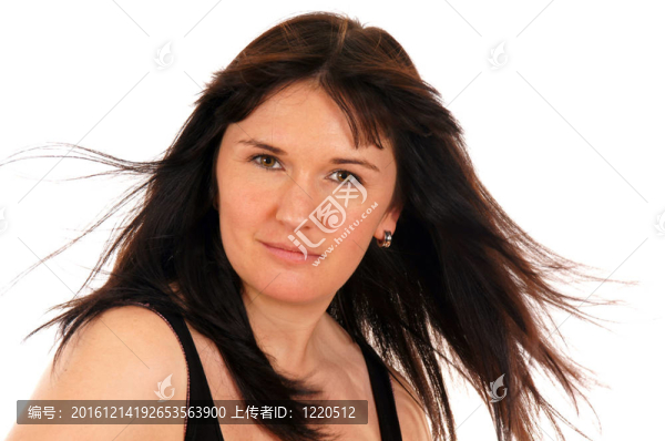 年輕的黑發(fā)女人