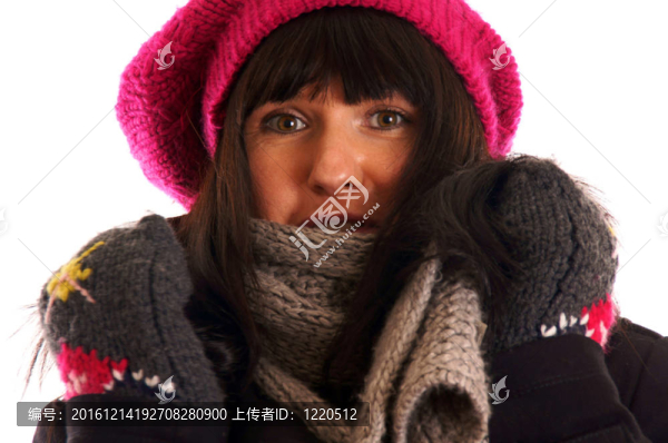 穿冬衣的女人