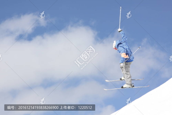 飛山上滑雪