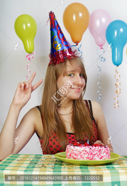 生日快樂(lè)?？鞓?lè)的女孩