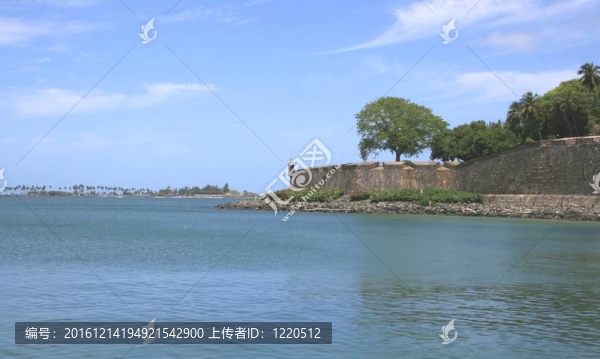 塔和海洋