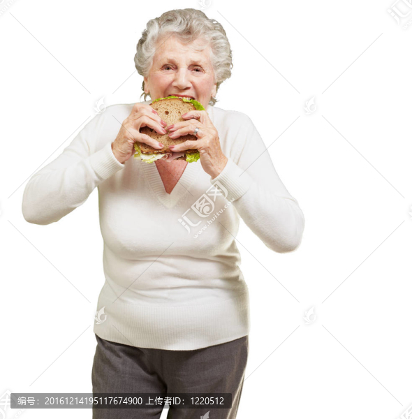 老年婦女吃三明治在植物白背的肖像