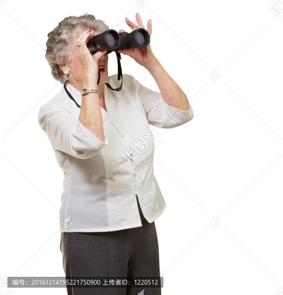透過(guò)雙筒望遠(yuǎn)鏡看年長(zhǎng)女人的肖像