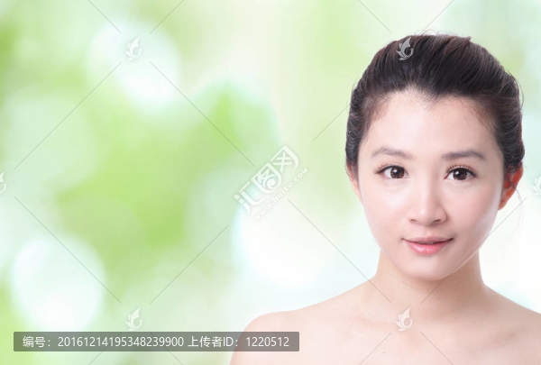 美女臉與綠色背景