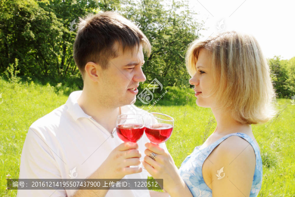 夫婦與葡萄酒