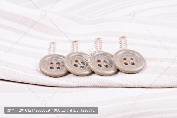 夾克袖子上的紐扣