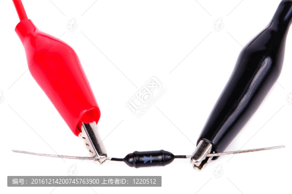 電纜上的電子連接器