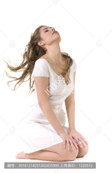 美麗的年輕長發(fā)女人