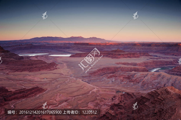 夕陽(yáng)在峽谷