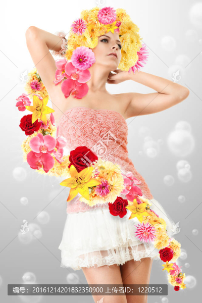 穿粉紅色衣服的少女