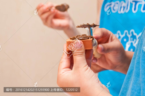 孩子們蓋了小房子嗎？？磚