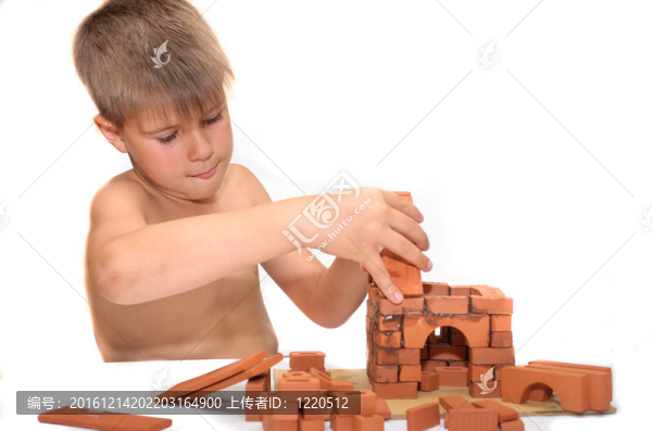 小孩蓋小房子做什么？？磚