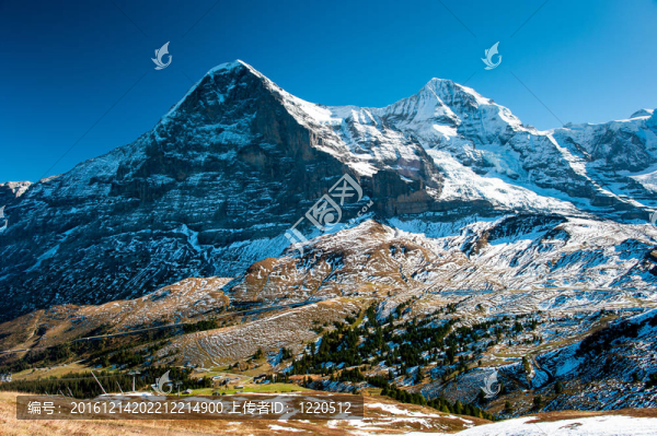 他和Monch的全景