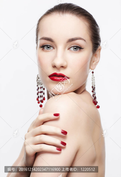 美麗的黑發(fā)女人