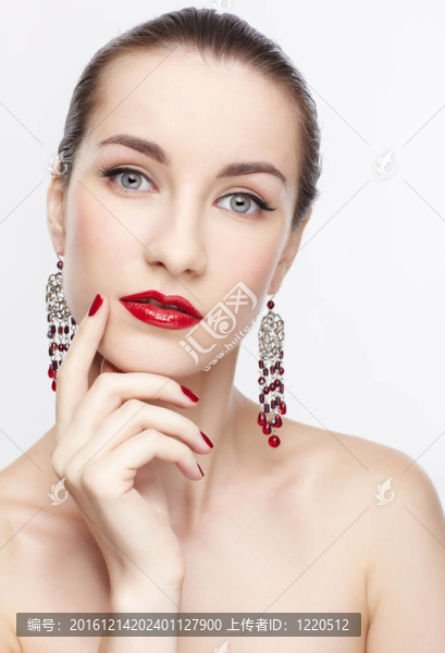 美麗的黑發(fā)女人