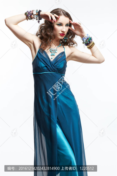 美麗的黑發(fā)女人