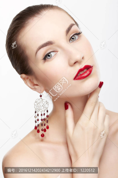 美麗的黑發(fā)女人