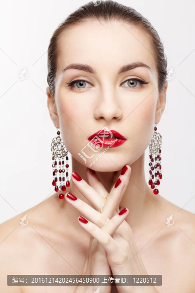 美麗的黑發(fā)女人