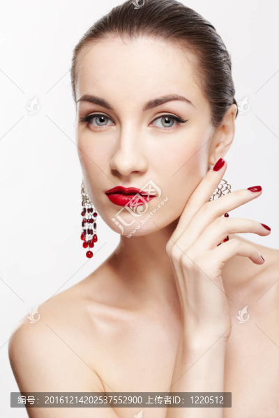 美麗的黑發(fā)女人