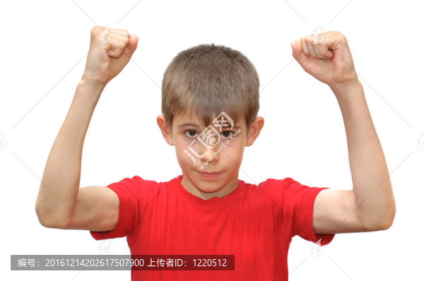 男孩表現(xiàn)出情感的姿態(tài)
