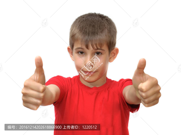 男孩表現(xiàn)出情感的姿態(tài)