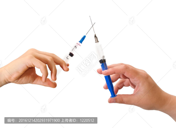 帶注射器的手