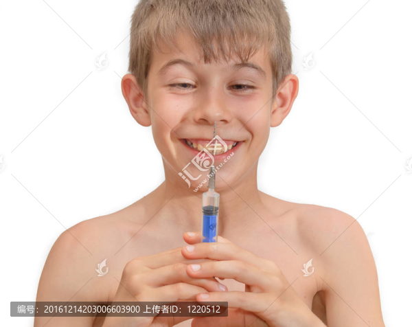 男孩和注射器