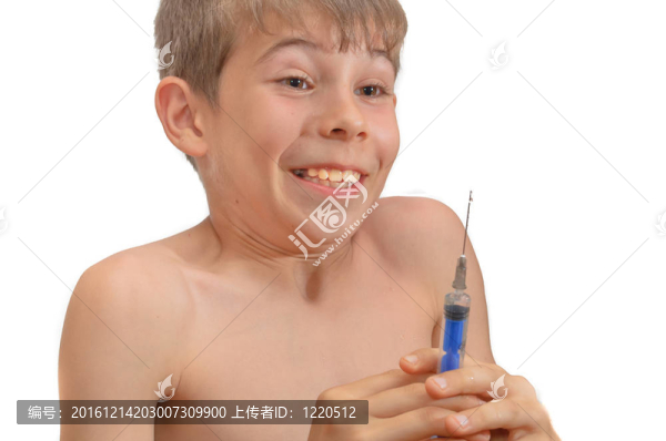 男孩和注射器