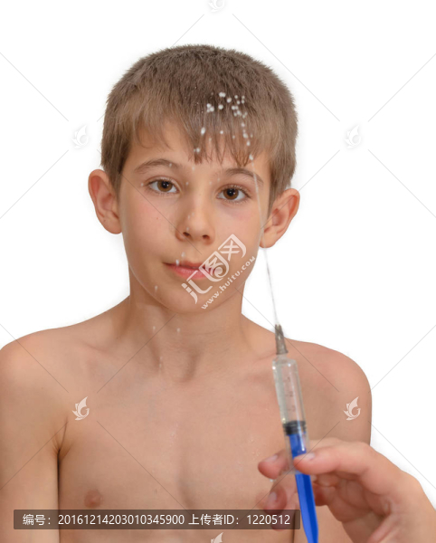 男孩和注射器