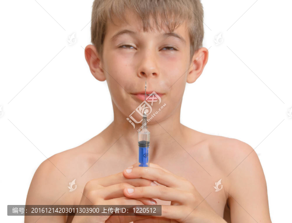 男孩和注射器