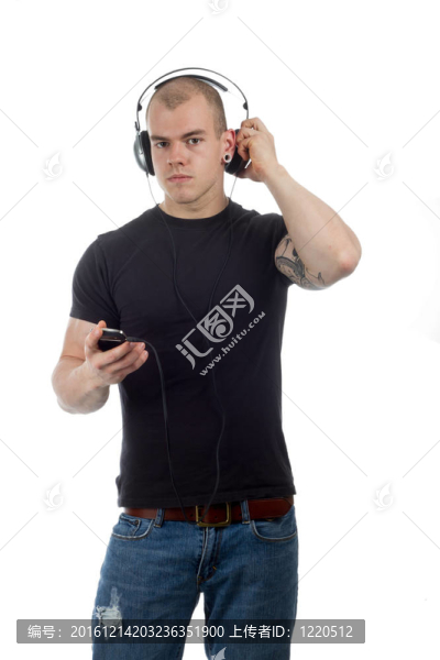 男人聽音樂