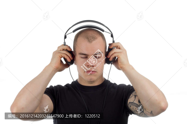 男人聽音樂
