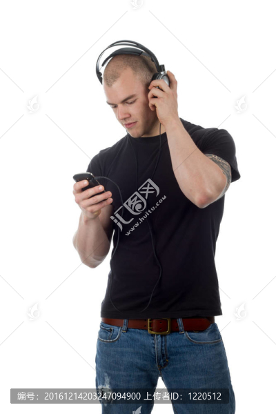 男人聽音樂