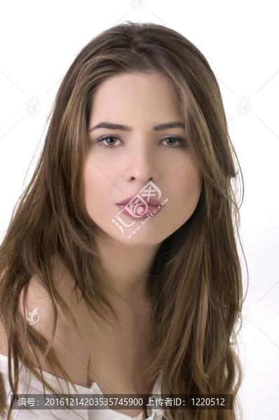 年輕漂亮的女長發(fā)