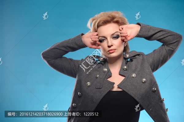 金發(fā)尤物