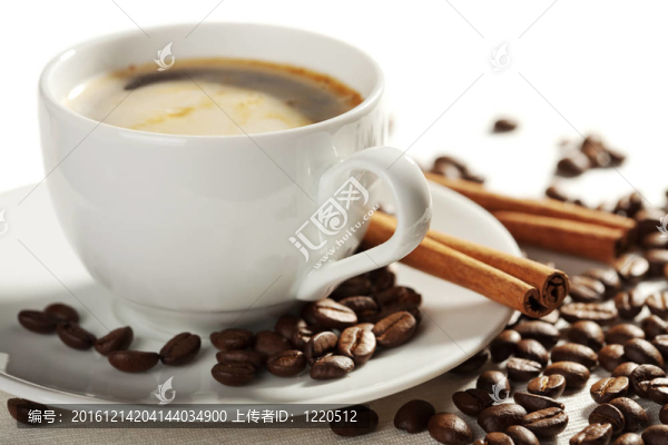 一杯咖啡和烤豆