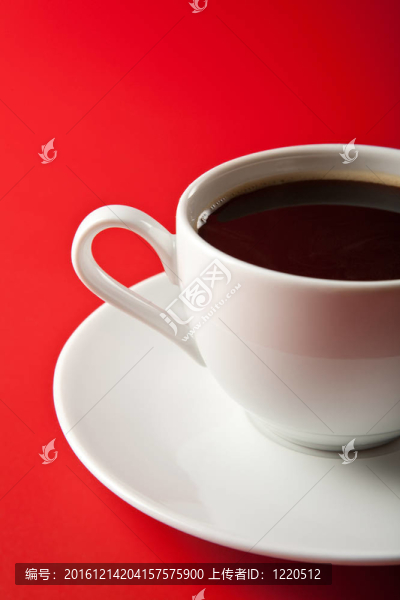 紅色背景咖啡杯