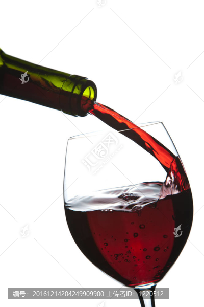 紅酒倒入玻璃隔離