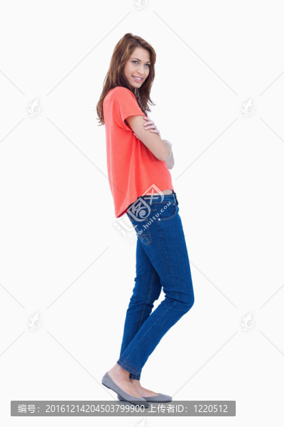 一個(gè)穿著休閑服的青少年的側(cè)面