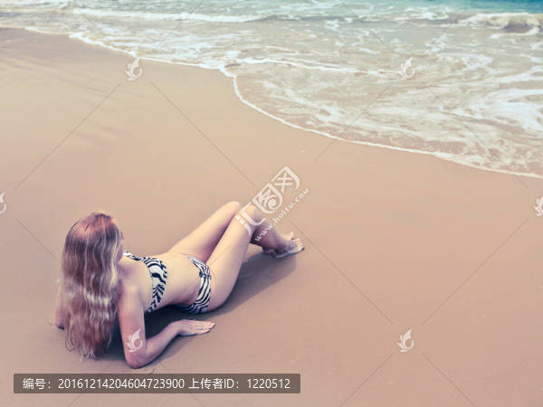 海灘上的女人
