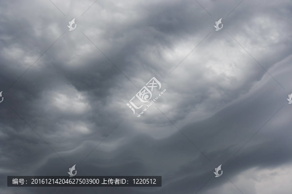 暴風雨前的夜空