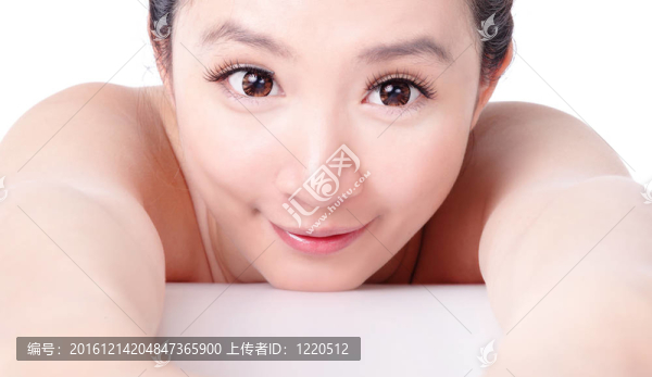 特寫美麗的亞洲女孩微笑的肖像