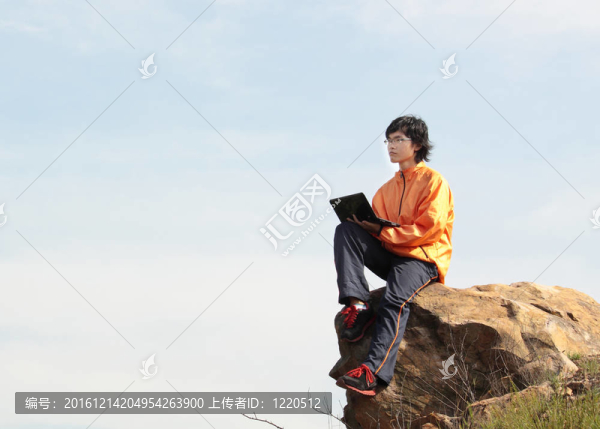 該男子用筆記本