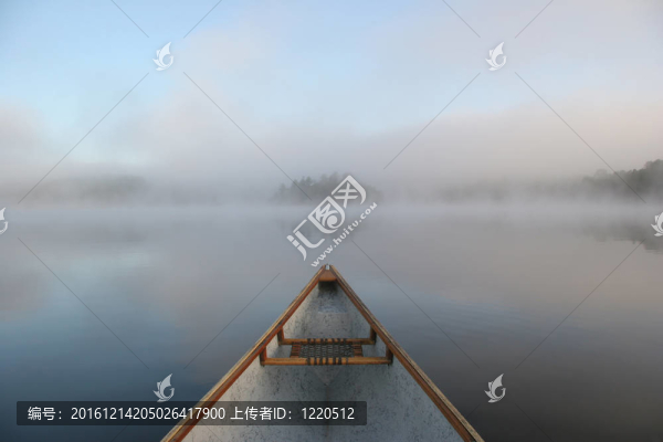 霧湖上的獨木舟弓