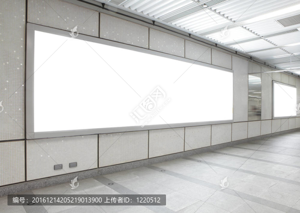 城市建筑中的空白廣告牌
