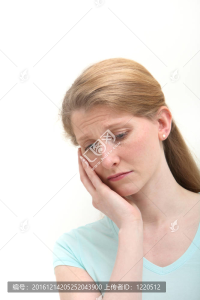 金發(fā)女人的痛苦